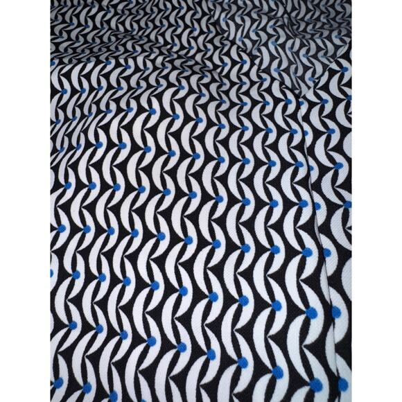 Worthington Women’s Blouse 2X Black White Blue Geometric Print V-Neck Top - Picture 5 of 9